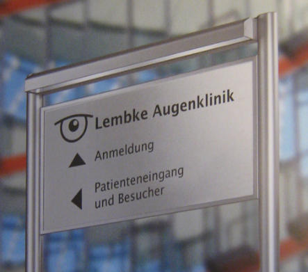 Ständerschild Serie Kombi mit Wechselrahmen und Lichtprofil