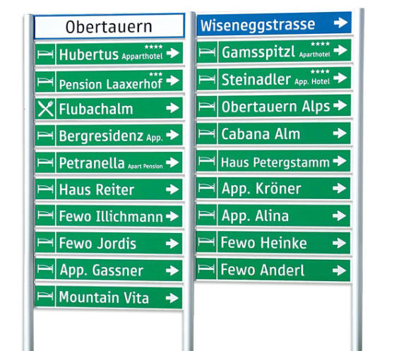 dreipfostiger Doppelwegweiser Serie PaneelH3 mit bedruckten Textpaneelen