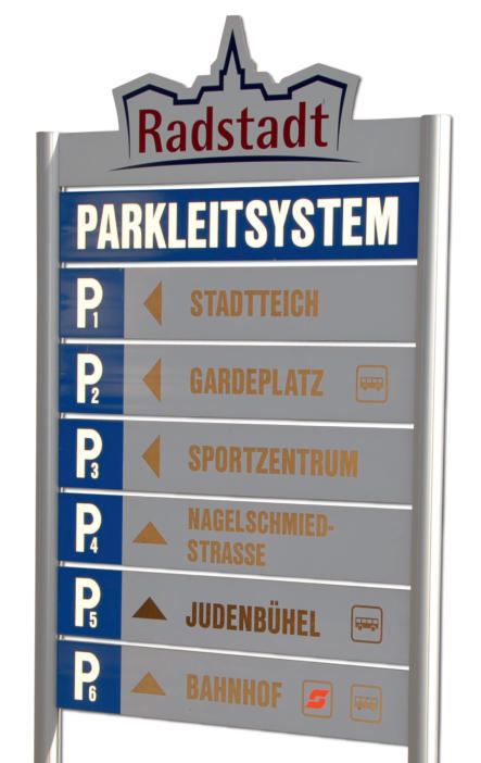 Wegweiser Serie PaneelH3 mit mehreren Textpaneelen und gefräster Zierspitze