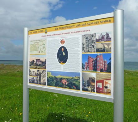 KombiXL Ständerschild mit 90mm Säulen, U-Profilen und bedruckter Verbundplatte