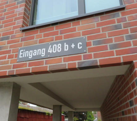 Wwandwegweiser aus foliertem Aluverbund mit Folienschrift