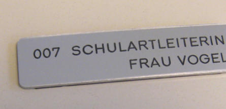 magnetisiertes Alu-Schild mit graviertem Text