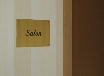 Messing-Türschild mit vorn vorne graviertem Text